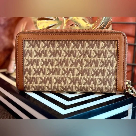 Michael Kors Jet Set Signature Logo Smartphone Wristlet Wallet - Picture 7 of 13